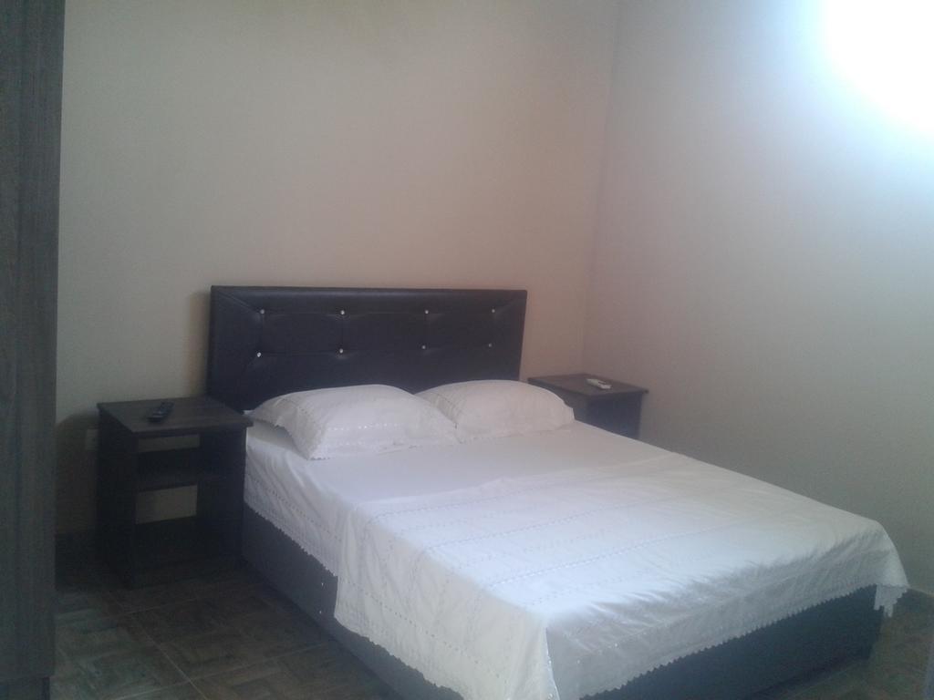Maxim Mini Hotel Batumi Habitación foto